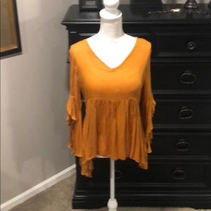 Blush Noir High Low Top... Size Small